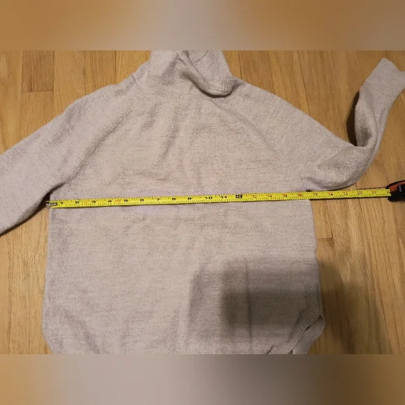 Cropped merino sweater - Picture 3 of 6